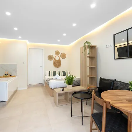 Exclusive Jacuzzi Apartment *